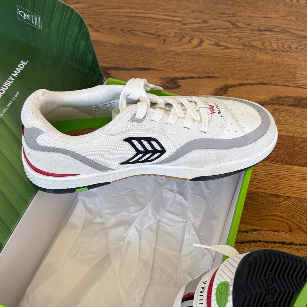 Cariuma White and Gray Unisex Sneakers UBA PRO White Suede Off-White Mesh - Picture 6 of 6